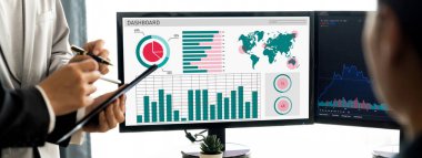 İş veri paneli pazarlama stratejisi planlaması için canlı iş zekası analizi sağlar