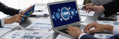 CRM işletme ve işletme için canlı bilgisayarda müşteri ilişkileri yönetim sistemi