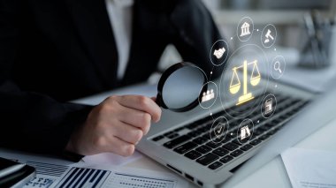 Adalet sistemi yasal yönetim ve adalet sağlar. Adalet sistemi hakları korur, sistem kanunları uygular, adalet düzeni sağlar ve adalet sistemi karar verir. Latch