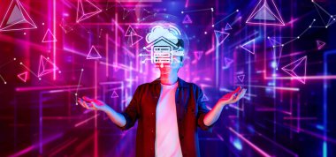 Soyut dijital elementler ve fütüristik görsellerle çevrili neon ışıklı bir ortamda çalışan bir insanla bulut hesaplamasının dinamik bir temsilini keşfedin. XDMCP