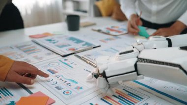 İş analizlerini optimize eden ve profesyonellerin stratejik planlamayı geliştirmesine yardım eden yapay zeka destekçisi. Noogenesis Yapay Zeka