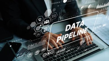 Profesyonel Eller Laptop 'ta Veri Boru Hattı Grafikleri ve Dijital Veri Görselleştirme Kavramları ile Yazıyor. Asemptotik akıllı veri analitiği.