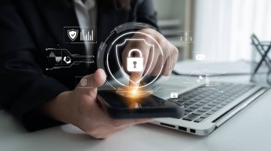 Siber güvenlik, güçlü altyapı ve proaktif dijital savunma stratejileri kullanarak güvenlik ihlalleri, hacklemeler ve ağ saldırılarına karşı korur. Latch