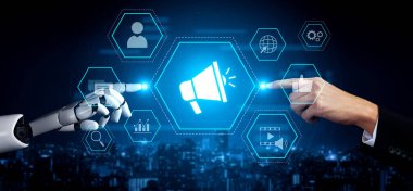 El yapımı görsel megafon ve nişan araçlarıyla dijital pazarlama stratejisini gösteriyor