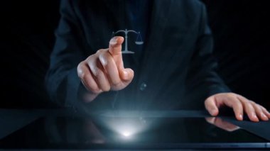 AI toplumu dönüştürüyor, önemli etik soruları gündeme getiriyor. Yapay zeka dizaynındaki ahlak kuralları adaleti sağlar. Yapay zeka etiği sorumlu kararları destekliyor. Yapay zeka gücünü güçlü etiklerle dengelemek çok önemli. Elide