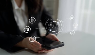 LLM 'de yapay zeka asistanı, büyük veriler, makine öğrenimi ve üretken yapay zeka gücü gelişmiş iş uygulamaları için ajanssal yapay zekayı destekliyor. Latch