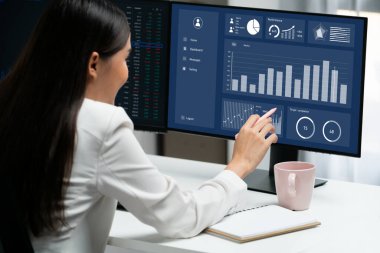 İş veri paneli pazarlama stratejisi planlaması için canlı iş zekası analizi sağlar