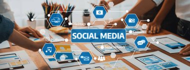 Dijital araçlar ve yenilikçi tasarımlarla sosyal medya planlamasında takım çalışması ve yaratıcılığı vurgulayan dinamik bir çalışma alanı işbirlikçi çabalar sergiliyor. Dostluk