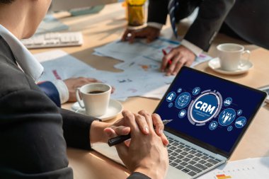 CRM işletme ve işletme için modern bilgisayarda müşteri ilişkileri yönetim sistemi