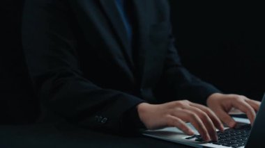 LLM Teknoloji, Büyük Veri, Makine Öğrenme, İş Desteği için Üretici AI, Geleceğin AI Teknolojisi ve Yapay Zeka Mühendisliği Asistan Beyin İşlemcisi. Elide