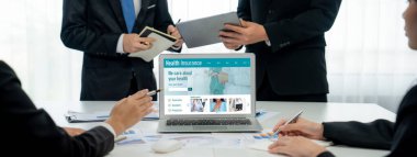 Kolay form doldurma için sağlık sigortası web sitesi canlı kayıt sistemi