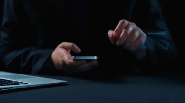 Dijital pazarlama stratejisi kategorilere ayrıldı: web, SEO, içerik, sosyal medya ve reklam. Dijital araçlar dijital platformlar arasında çevrimiçi pazarlama başarısını artırır. Elide