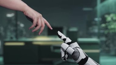 Bir insan eli, dünyanın dijital bir temsilini robot eline doğru uzanıyor, modern bir ofiste geri dönüşüm sembollerini sergiliyor, teknolojiyi ve sürdürülebilirliği vurguluyor. Auvana