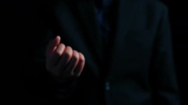 AI toplumu dönüştürüyor, önemli etik soruları gündeme getiriyor. Yapay zeka dizaynındaki ahlak kuralları adaleti sağlar. Yapay zeka etiği sorumlu kararları destekliyor. Yapay zeka gücünü güçlü etiklerle dengelemek çok önemli. Elide