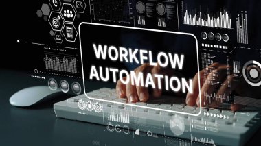 Modern İş Ortamı 'nda Çalışan Otomasyon Konseptini gösteren Dijital Arayüz ile Eller Klavyede. Asemptotik akıllı veri analitiği.