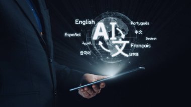 Birden fazla dille küresel iletişim, dijital çeviri araçları, çok dilli teknoloji, kültürler arası iletişim ve sanal dil öğrenme ortamları. Elide