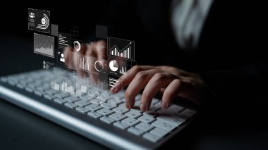 Veri içgörüleri, grafikler ve analizler performansı görselleştirmeye yardımcı olur. Veri stratejiyi yönlendirir, analitik büyümeyi artırır ve veri analitik yoluyla iş sonuçlarını geliştirir. Latch