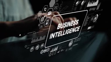 Klavyede İş Zekası Grafikleri ve Veri Analizi Konsepti için Grafik ve Çizelgeleri Yazan Eller. Asemptotik akıllı veri analitiği.