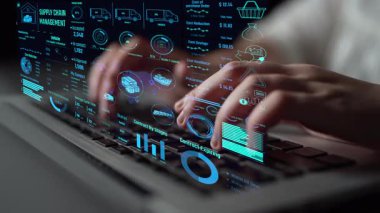 Tedarik zinciri yönetim arayüzü teslimat güzergahlarını, depo verimliliğini, maliyet tasarruflarını, araç takibini, satın alma işlemlerini ve sözleşme aşamalarını gösteriyor. Gelecekçi tedarik zinciri izleme sistemi. Thunk