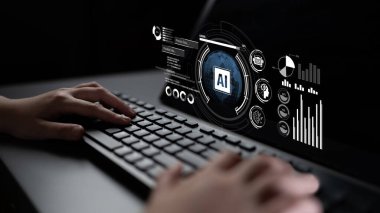 LLM 'de yapay zeka asistanı, büyük veriler, makine öğrenimi ve üretken yapay zeka gücü gelişmiş iş uygulamaları için ajanssal yapay zekayı destekliyor. Latch