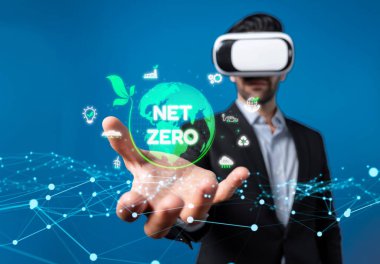 Sürdürülebilirlik simgeleriyle çevrili dijital küre, karbon emisyonlarını azaltma ve çevresel dengeyi sağlama amacını temsil etmektedir