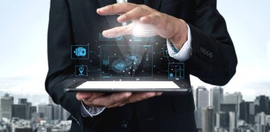 Akü sistemi, güç kontrolü, çekiş motoru, şarj arayüzü ve yenilenebilir ve akıllı enerji kaynaklarıyla bütünleşmeyi gösteren teknik bir tasarım.