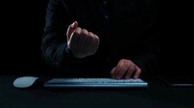 Yapay zeka dijital verileri yönetme şeklimizi değiştiriyor. Akıllı indekslemeden yapay zeka güdümlü aramaya kadar dosya kullanımı zekileşir. Yapay zeka dosya yönetimi hız, doğruluk ve veri organizasyonunu geliştirir. Elide