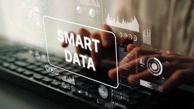 Modern Teknoloji ve Eller ile Akıllı Veri Analizi Dijital Ortamı Klavyesinde Yazıyor. Asemptotik akıllı veri analitiği.