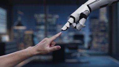 Bu video modern ofis ortamında teknolojiyi ve yeniliği sembolize eden robotik bir el ve insan parmağı dokunuşunu gösteren, gelecekteki bir veri alışverişini tasvir ediyor. Auvana