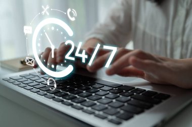 Yardım masası, canlı sohbet ve çevrimiçi hizmetler aracılığıyla 24 saatlik müşteri desteği her zaman teknik yardım ve müşteri memnuniyetini güvence altına alır. Latch