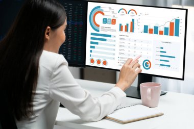 İş veri paneli, pazarlama stratejisi planlaması için iş zekası analizi sunar. Müşteri taleplerini analiz etmek ve iş dünyasının geleceğini önceden görmek için büyük veriler sunulur.