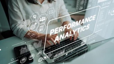 Modern Ofis Ayarlarında Performans Ölçüleri ve Teknoloji Grafikleriyle İş Profesyoneli Veri Analizi Yaptı. Asemptotik akıllı veri analitiği.