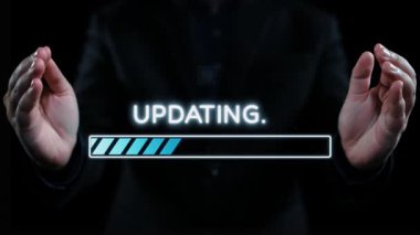 Modern bir tasarımda teknoloji ve güvenliği temsil eden simgelerle çevrili 