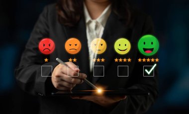 Müşteri geribildirim analizi, çevrimiçi inceleme görüşleri ve veri değerlendirmesi yoluyla memnuniyeti, hizmet kalitesini ve iş itibarını artırır. Latch