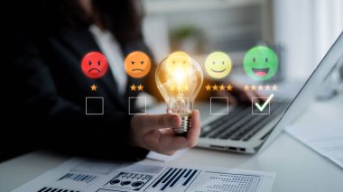 Müşteri geribildirim analizi, çevrimiçi inceleme görüşleri ve veri değerlendirmesi yoluyla memnuniyeti, hizmet kalitesini ve iş itibarını artırır. Latch