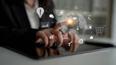 İletişim platformları arasında küresel dijital pazarlama stratejisi. Dijital pazarlama büyüme sağlar, bağlantı kurar, dijital pazarlama sonuç verir ve dijital pazarlama erişimi artırır. Latch