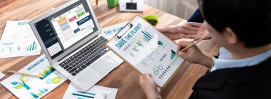 İnternet sitesinde canlı eleştiriler için çevrimiçi aplikasyon rezervasyon takvimi