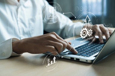 Bu resim, üretkenliği arttırmak için dizüstü bilgisayar kullanan bir profesyoneli gösteriyor. Sergide, iş inovasyonunu sembolize ederek büyüme ölçümleri ve veri analizlerini temsil eden ikonlar yer alıyor. XDMCP