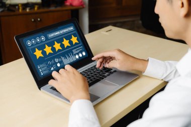 Pazarlama stratejisi planlaması için modem yazılım bilgisayarında müşteri memnuniyeti ve değerlendirme analizi