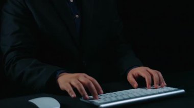 Dijital sektörde verimlilik artışı, üretkenlik araçlarını, verimlilik takibini, verimlilik optimizasyonunu ve iş yeri verimliliği için iş akışını göstermektedir. Elide