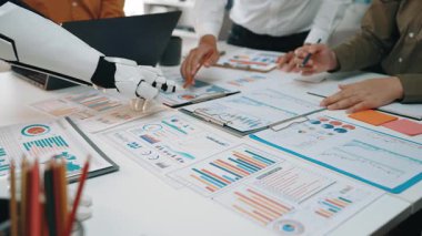 Finansal analiz ve stratejik planlamanın geliştirilmesinde iş profesyonellerine yardımcı olan yapay zeka destekli çözümler. Noogenesis Yapay Zeka