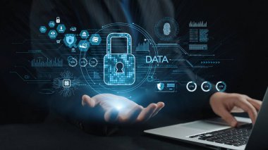Bilgisayarın üzerinde dijital kilit sembolleri tutan, güvenlik, veri koruması ve yenilikçi teknoloji çözümleri temalarını vurgulayan kavramsal bir resim. Dörtgen