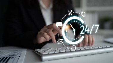 Yardım masası, canlı sohbet ve çevrimiçi hizmetler aracılığıyla 24 saatlik müşteri desteği her zaman teknik yardım ve müşteri memnuniyetini güvence altına alır. Latch