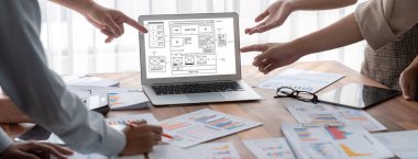 Web sitesi tasarım yazılımı çevrimiçi perakende ticaret ve e-ticaret için canlı şablon sağlıyor