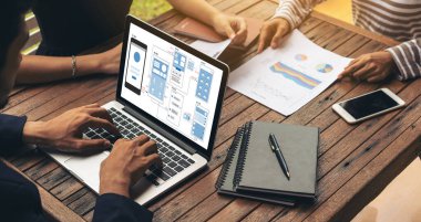 Model mobil uygulama ve web sitesi için UX UI tasarım süreci. Profesyonel uygulama geliştiricisi için kablo grafiğinin yaratıcı prototipi .