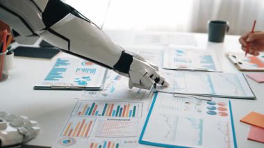 AI güdümlü işbirliği, iş dünyasındaki profesyonellere finansal eğilimleri analiz etme ve şirket stratejilerini iyileştirme olanağı sağlıyor. Noogenesis Yapay Zeka