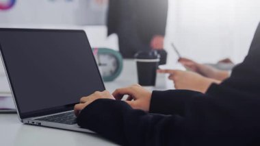 Veri gösterge panelleri, analitik çizelgeler ve içerik araçlarıyla içerik pazarlama arayüzü. Pazarlama başarısı içerik performansı, içerik planlaması ve pazarlama optimizasyonundan gelir. Spire.