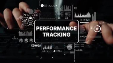 İş Adamı Veri Görselleştirme ve Analitik Grafiklerle Klavye İzleme Kullanıyor. Asemptotik akıllı veri analitiği.