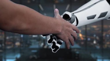 İnsan eliyle robotik el arasındaki işbirliğini gösteren, pazarlama stratejisi ve veri analizine odaklanmış, dinamik bir sahne. Auvana