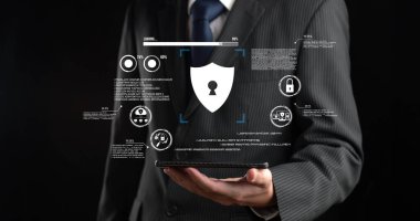 İş adamı siber güvenliğin özünü keşfeder. Siber koruma yöntemlerini, siber tehditleri derinlemesine araştır ve siber güvenlik duruşunu destekle. Siber Güvenlik Çağı FaaS 'ında yol almak için gerekli.